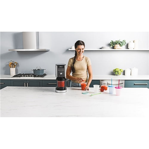 Aparat za sladoled Ninja CREAMi Deluxe NC502EU (črn/srebrn, za 2100 ml sladoleda, 800 W)