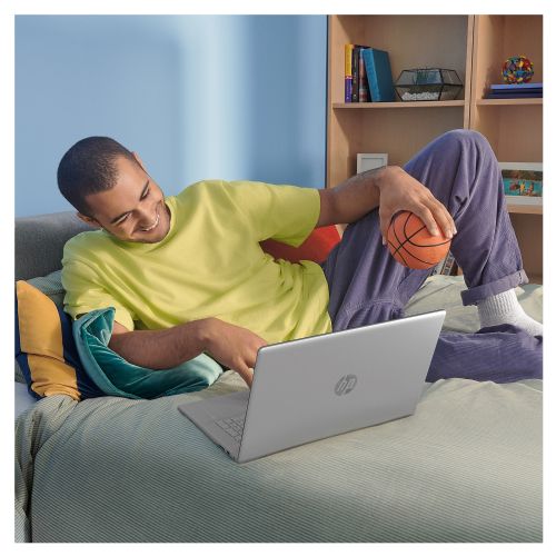 Prenosni računalnik HP 17-cn3659ng Intel i5-1334U, 16GB RAM, 512GB SSD, 17,3" FHD IPS, DE, Windows 11 Home Silver