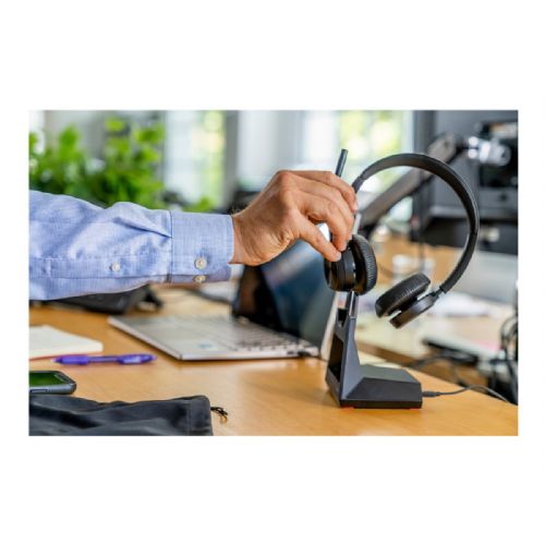 Slušalke HP Poly Voyager 4320 UC Stereo USB-A Headset +BT700 USB-A Adapter +Charging Stand