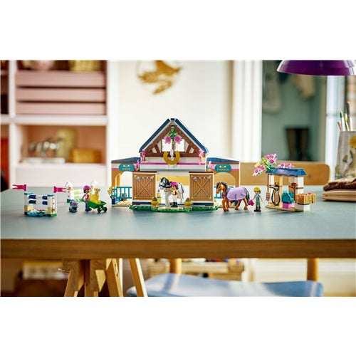 Kocke Lego Friends Konjski hlev in jahalna šola, 735 kock, od 7. let (42688)