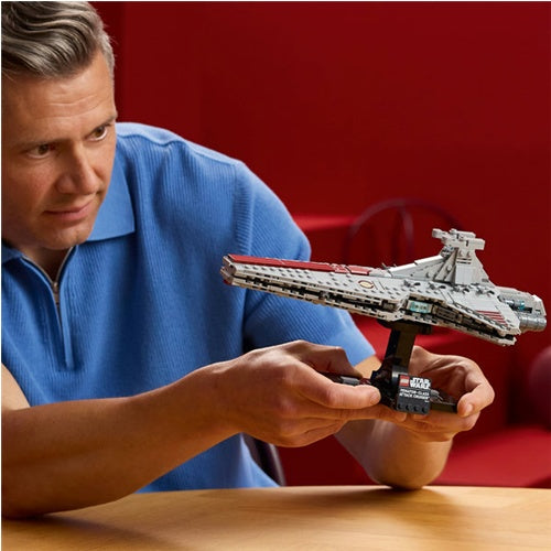 Kocke Lego Star Wars jurišna križarka razreda Venator, 643 kock, od 19. let (75441 )