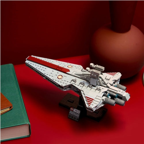 Kocke Lego Star Wars jurišna križarka razreda Venator, 643 kock, od 19. let (75441 )
