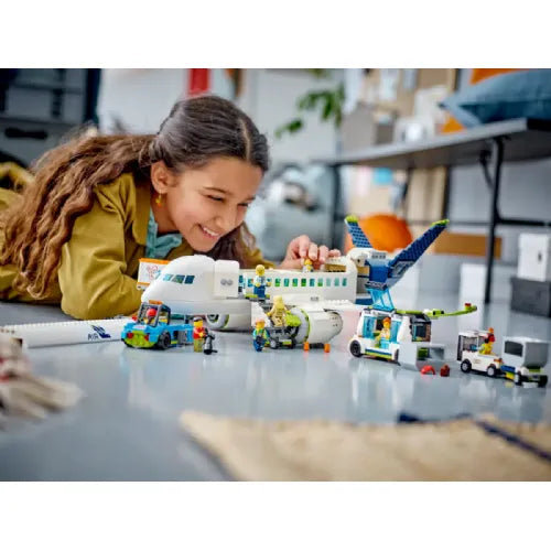 Kocke Lego® City: Potniško letalo (60367)