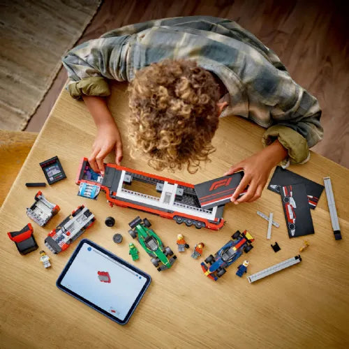 Kocke Lego City: Tovornjak F1® z dirkalnikoma F1® RB20 in AMR24 (60445)