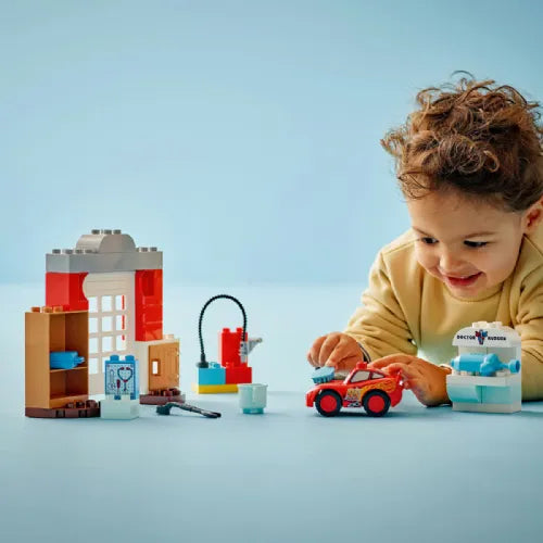 Kocke Lego Duplo Disney: McQueen in njegov obisk v Docovi delavnici (10456)