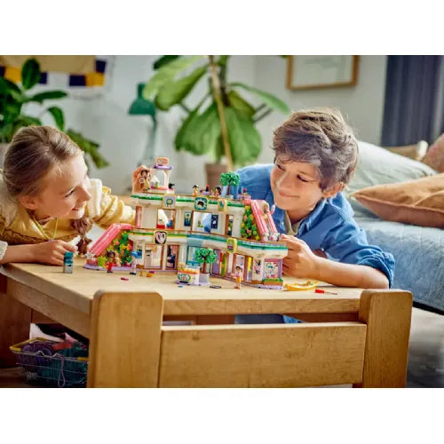 Kocke Lego® Friends Nakupovalni center Heartlake Cityja (42604)