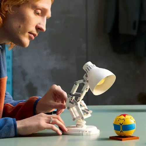 Kocke Lego Ideas Disney: Pixar Luxo Jr. (21357)