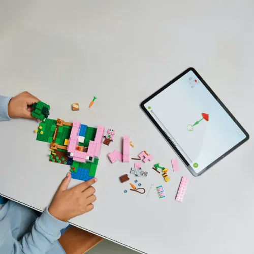 Lego Minecraft: Kućica za male svinje (21268)