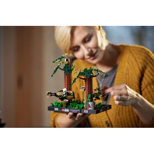 Lego® Star Wars™: Racer Hunt Diorama on Endor™ (75353)