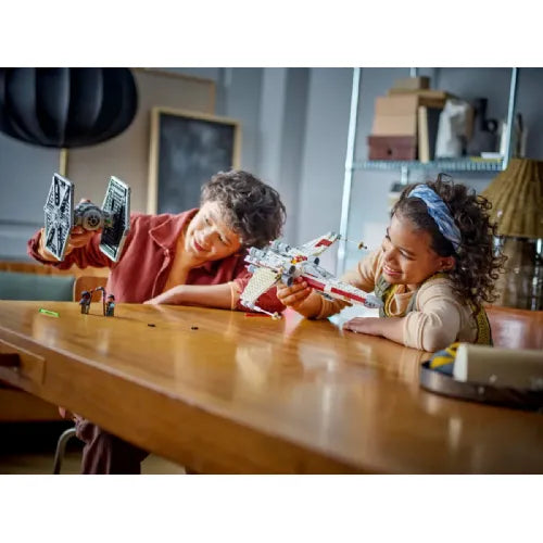 Kocke Lego® Star Wars™ Kombinirani TIE Fighter in X-krilec (75393)