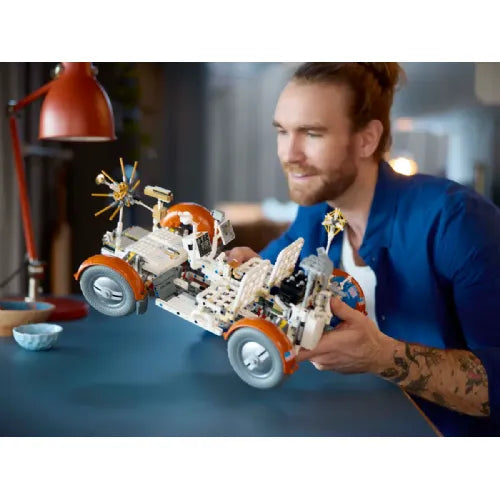 Kocke Lego Technic: Lunarno vozilo NASA Apollo LRV (42182)