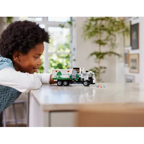 Kocke Lego® Technic: Mack® LR Electric, smetarsko vozilo (42167)
