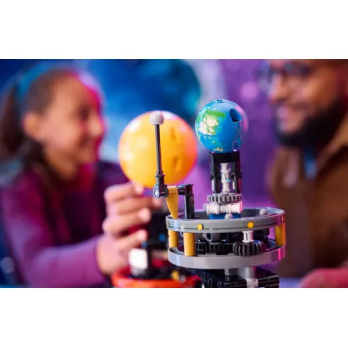 Lego® Technic: Planet Zemlja i Mjesec u orbiti (42179)