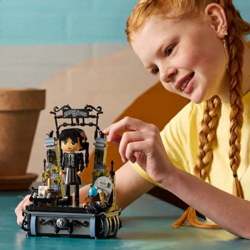 Lego Wednesday: Figurica Wednesday Addams (76780)