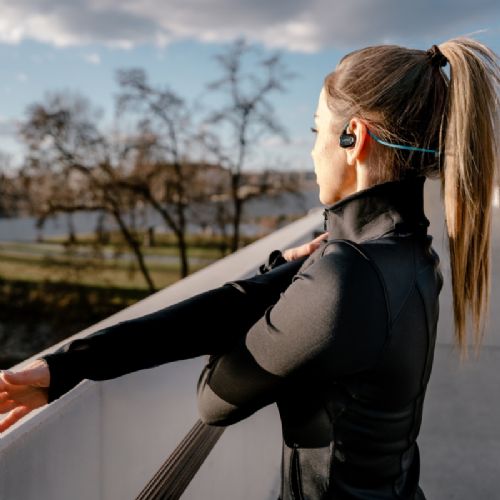 Slušalke LAMAX AirTrack1, Bluetooth 5.4, 9,5 h baterija, IPX5 vodoodporne, ergonomska zasnova, črne