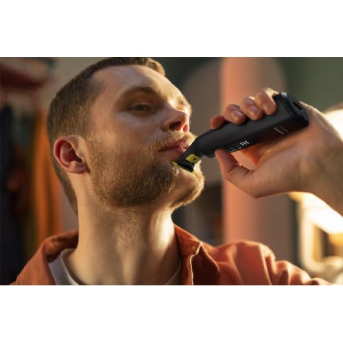 Moški urejevalnik Philips OneBlade Pro 360 vgrajena litij-ionska baterija, 360-stopinjsko rezilo, 90 min delovanja, mokro/suho britje, natančni glavnik 14 nastavitev