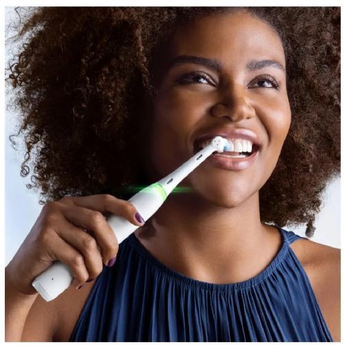 Električna zobna ščetka Oral-B iO Series 4 *Precej bela* z Reiseetui