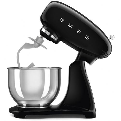 Kuhinjski robot SMEG SMF03BLEU črne barve