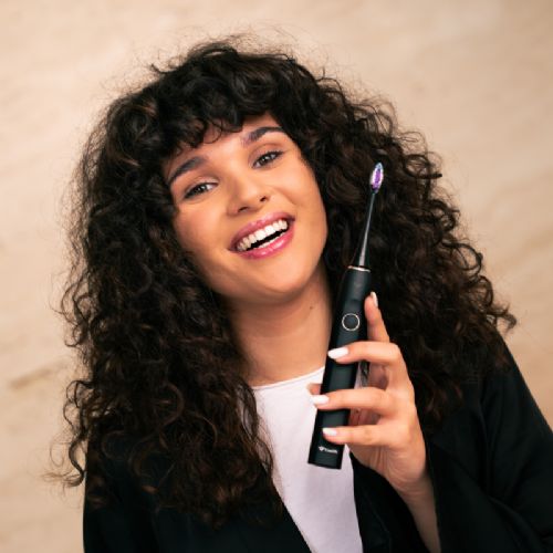 Sonična zobna ščetka TrueLife SonicBrush Clean70 UV Black, 90.000 gibov/min, 5 načinov, SmartPressure senzor, UV sterilizacija, do 70 dni delovanja, USB-C, črna