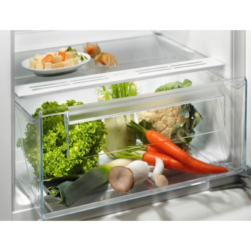 Vgradni hladilnik z zamrzovalnikom Electrolux LFB3AE12S, 122,5 cm, prostornina 174 + 14 L energijski razred E, bele barve