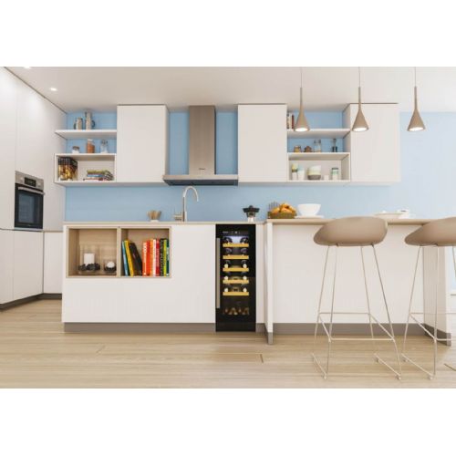 Vgradna vinska vitrina Candy CCVB 30/1, za 19 steklenic, 29,5 x 81,3 x 56,2 cm