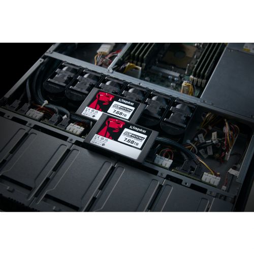 Vgradni SSD disk Kingston DC600M 7680 GB, 2,5", Sata 6 GB/s,branje 560 MB/s, pisanje 530 MB/s, črna