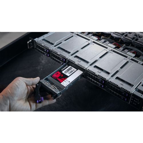 Vgradni SSD disk Kingston DC600M 7680 GB, 2,5", Sata 6 GB/s,branje 560 MB/s, pisanje 530 MB/s, črna