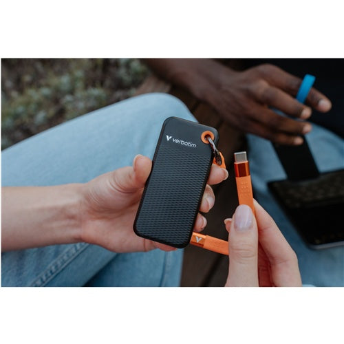 Verbatim Pocket SSD 2 TB, vanjski SSD USB-C 3.2 Gen 2 (10 Gbit/s), s držačem za ključeve, crno/narančasti