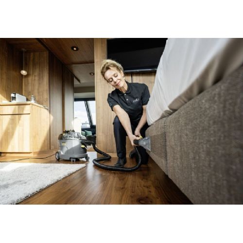 Mokro-suhi sesalnik Kärcher Puzzi 8/1, 1200 W, brez vrečke, prostornina 8 l, za ploščice in preproge