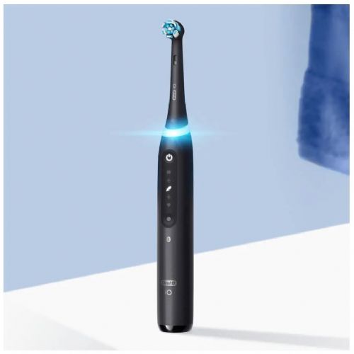 Električna zobna ščetka Oral-B iO serija 5 mat črna
