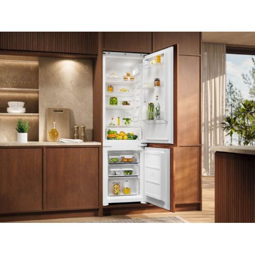 Vgradni komb. hladilnik Electrolux ENS3SE18S, Low Frost ENS3SE18S